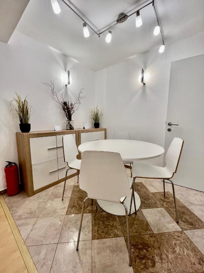 Traum Apartment Mit Pool+Balkon Wien Ngoại thất bức ảnh