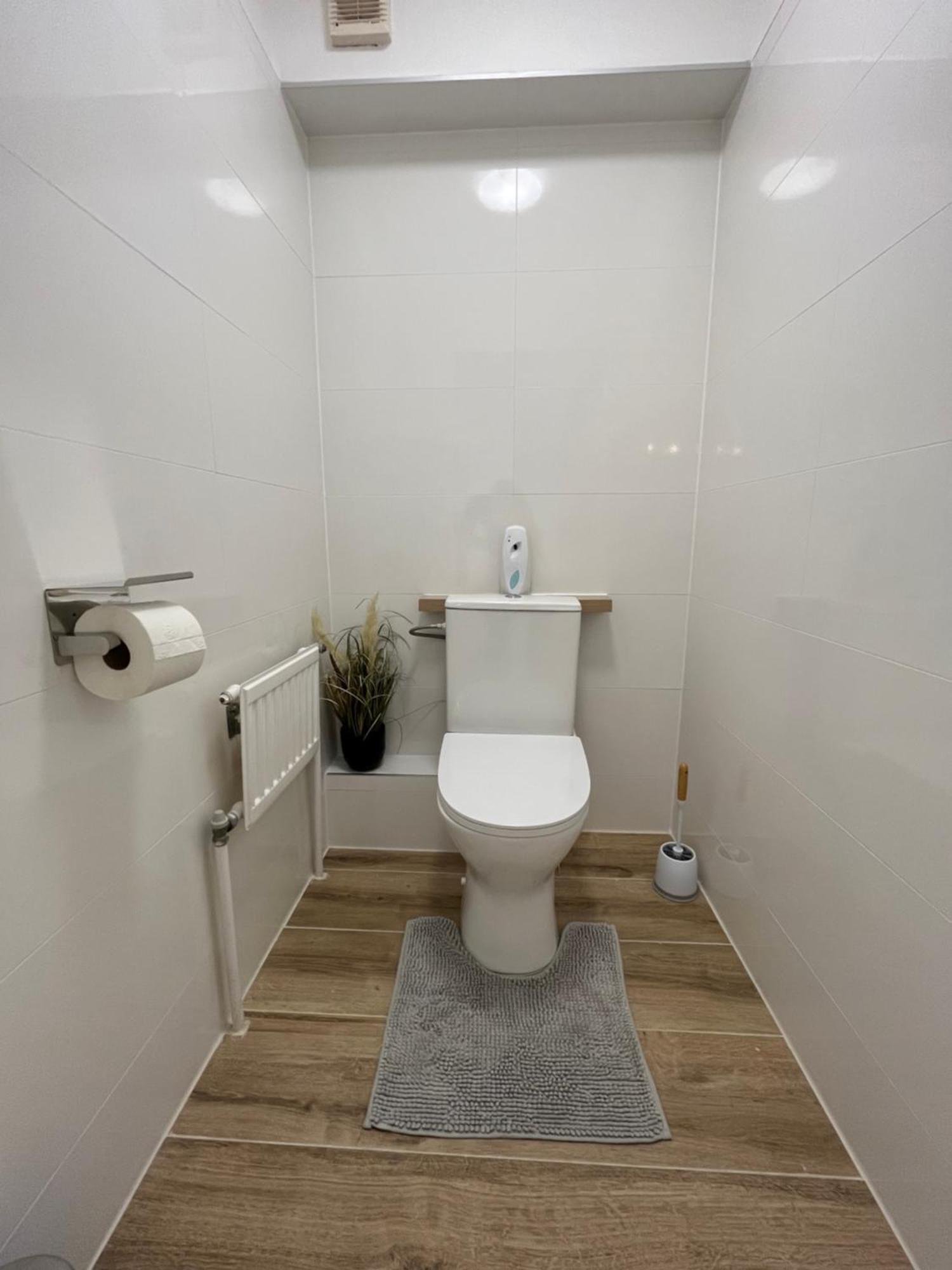 Traum Apartment Mit Pool+Balkon Wien Ngoại thất bức ảnh