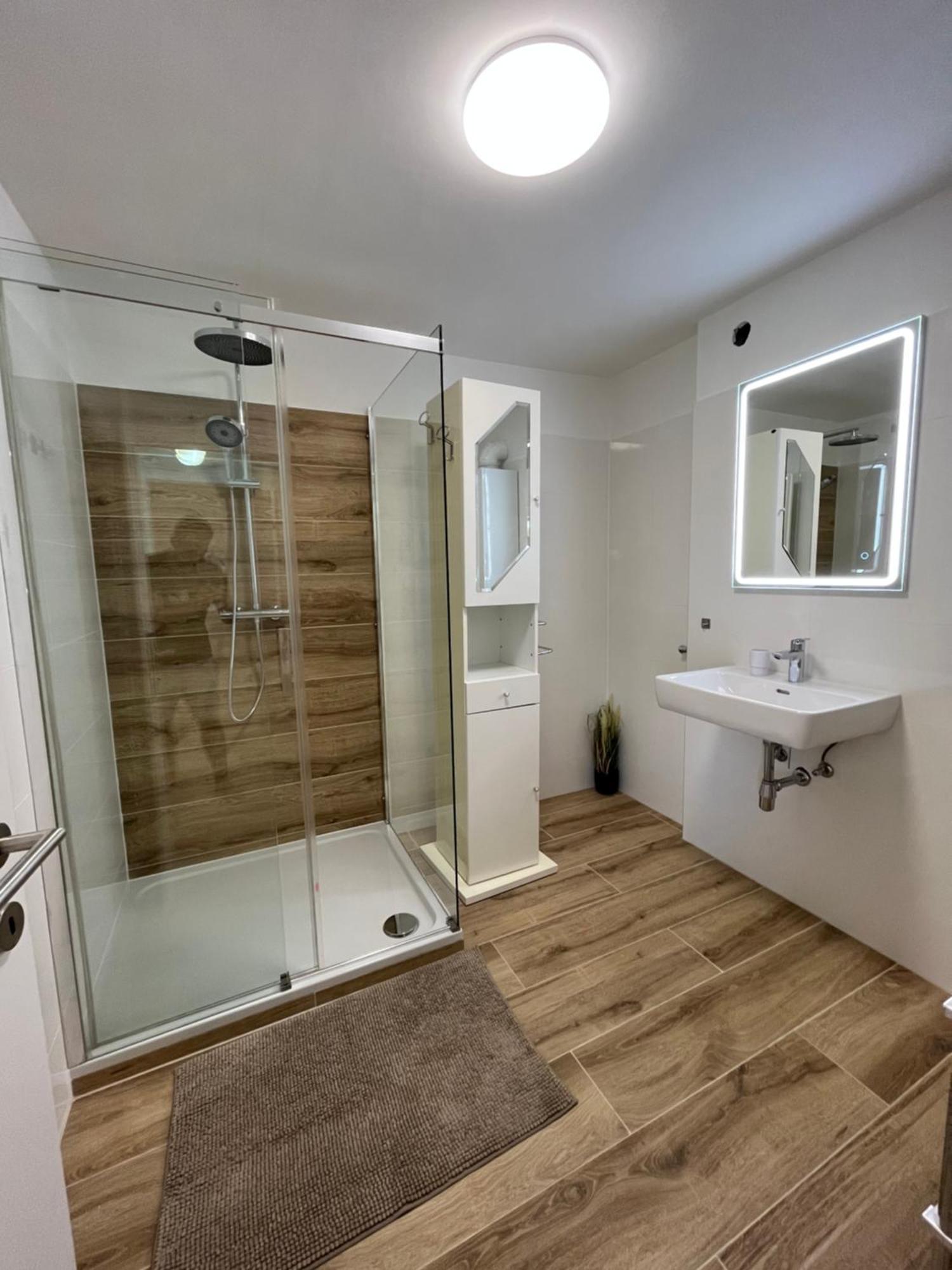 Traum Apartment Mit Pool+Balkon Wien Ngoại thất bức ảnh